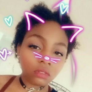 Meet your Posher, Davia